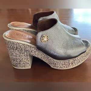 La Pinta Silver Leather Platform Mules